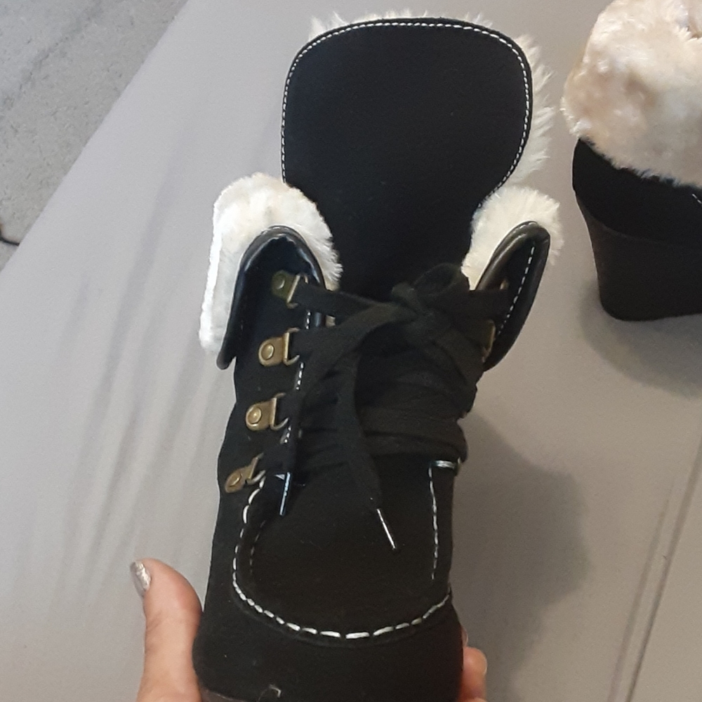 shoes/Booties - Picture 4 of 4